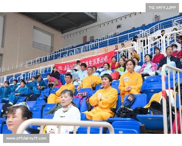 赛场内外互动热烈，选手们合影留念记录难忘瞬间