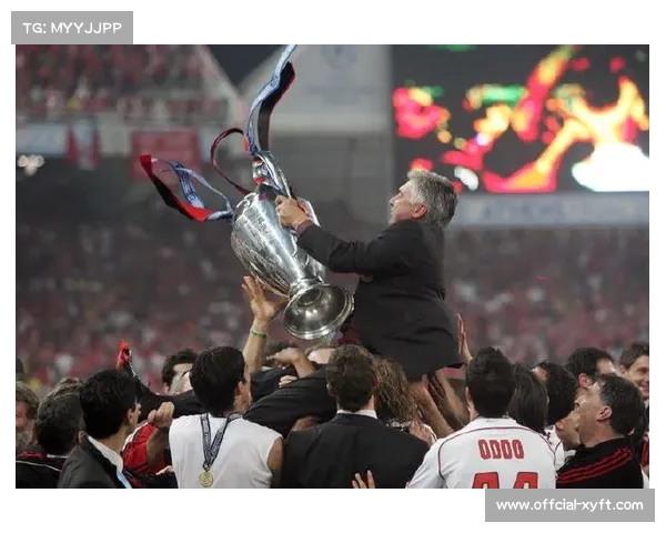 欧冠奖杯巡回展抵达伊斯坦布尔，当地举办青少年足球论坛